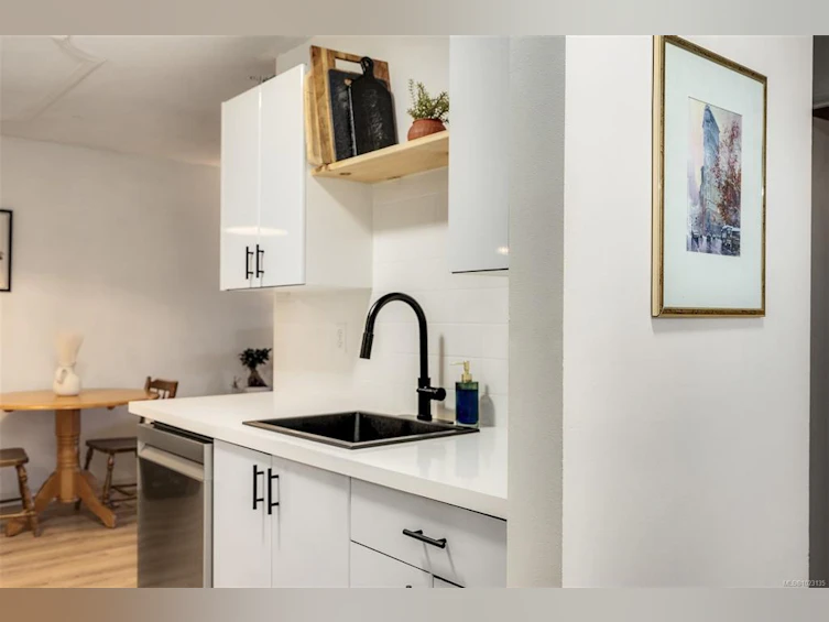 209-1680 Poplar Avenue, Saanich, BC, V8P 4K7 - 21