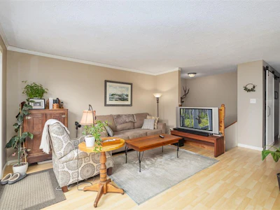 561 Macmillan Drive - 4