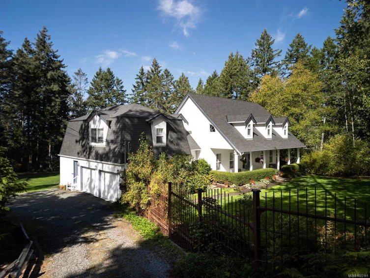 560 Salmon Road, North Saanich, BC, V8M 1S5 - 2