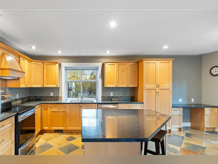610 Forsyth Avenue, Parksville, BC, V9P 1G9 - 3