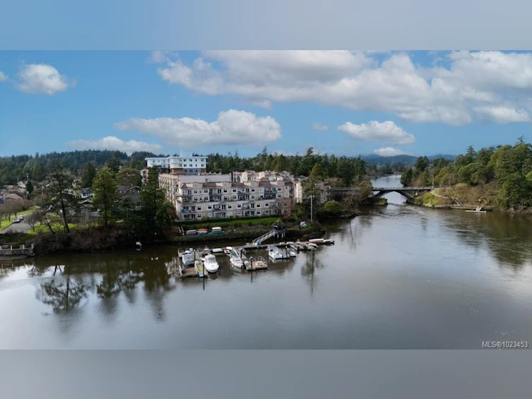 401-1085 Tillicum Road, Esquimalt, BC, V9A 7M3 - 2