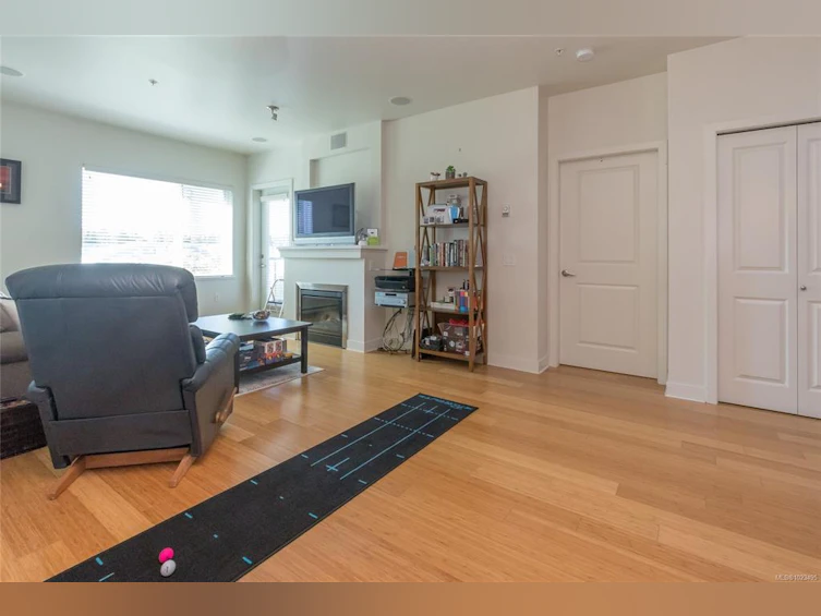 205-4394 West Saanich Road, Saanich, BC, V8Z 0B5 - 9