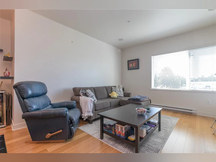 205-4394 West Saanich Road, Saanich, BC, V8Z 0B5 - 4