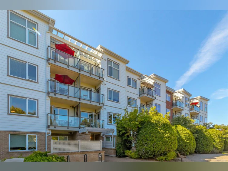 205-4394 West Saanich Road, Saanich, BC, V8Z 0B5 - 2