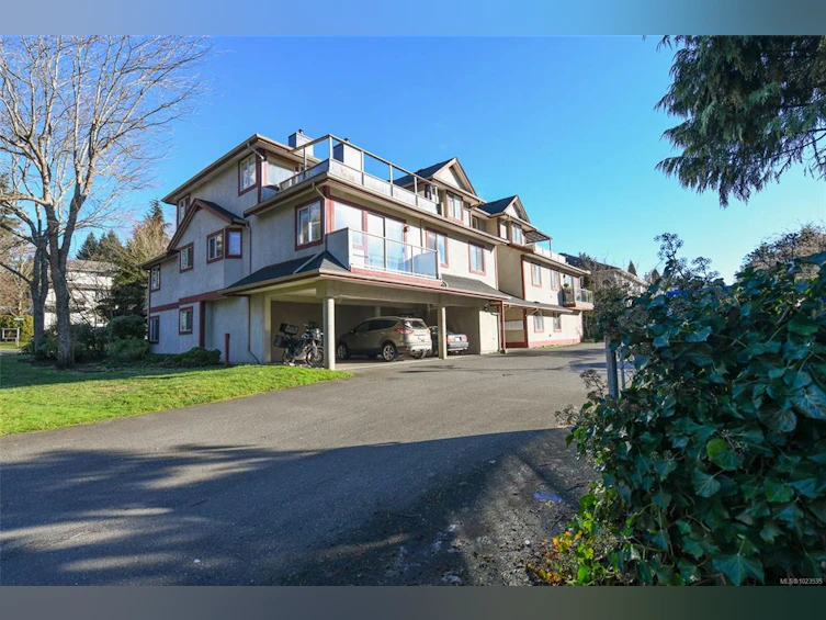 201-2655 Muir Road, Courtenay, BC, V9N 9A1 - 2