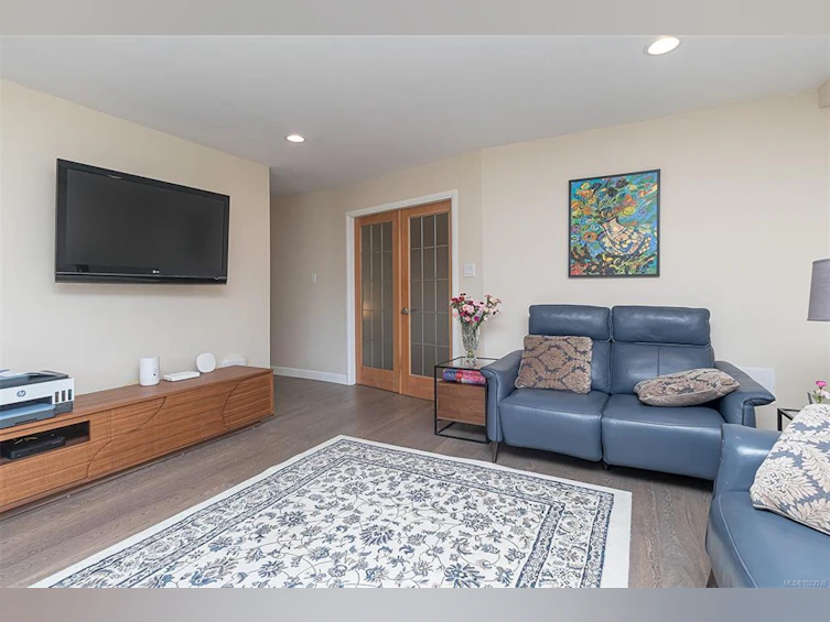 110-1680 Poplar Avenue, Saanich, BC, V8P 4K7 - 11
