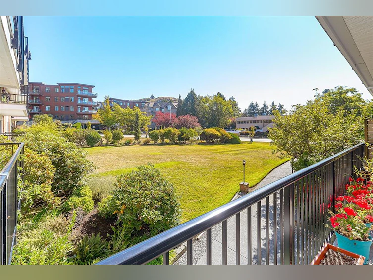 110-1680 Poplar Avenue, Saanich, BC, V8P 4K7 - 35