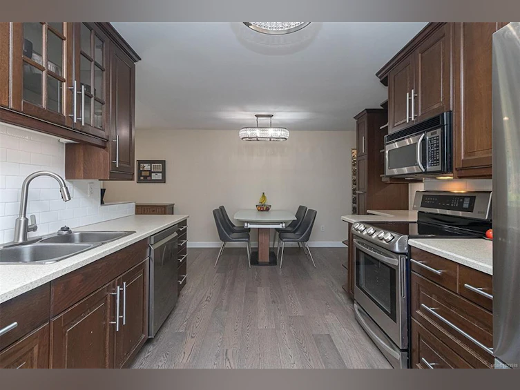 110-1680 Poplar Avenue, Saanich, BC, V8P 4K7 - 18