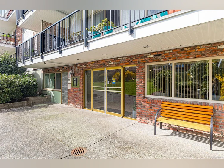 110-1680 Poplar Avenue, Saanich, BC, V8P 4K7 - 3