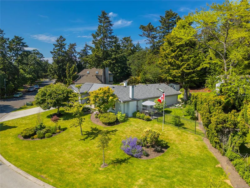 2780 Arbutus Road, Saanich BC V8N 5X4