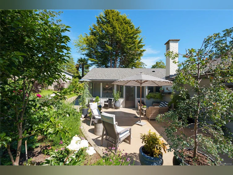 2780 Arbutus Road, Saanich, BC, V8N 5X4 - 29