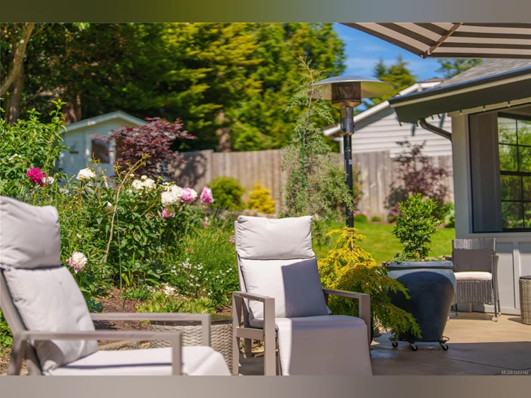 2780 Arbutus Road, Saanich, BC, V8N 5X4 - 46