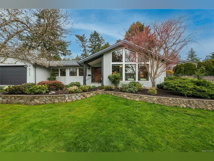 2780 Arbutus Road, Saanich, BC, V8N 5X4 - 2