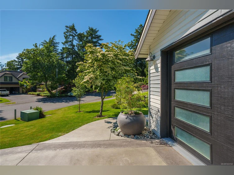 2780 Arbutus Road, Saanich, BC, V8N 5X4 - 68
