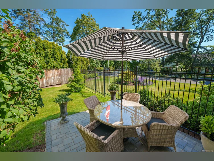 2780 Arbutus Road, Saanich, BC, V8N 5X4 - 31