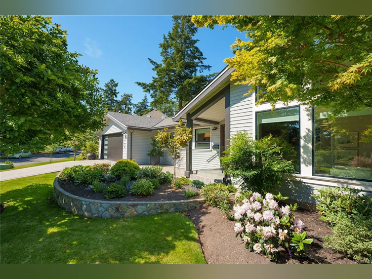 2780 Arbutus Road, Saanich, BC, V8N 5X4 - 4