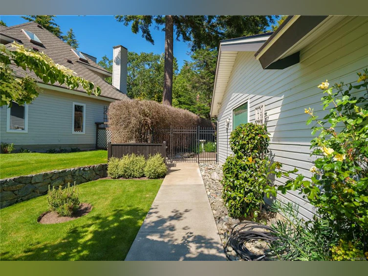 2780 Arbutus Road, Saanich, BC, V8N 5X4 - 58