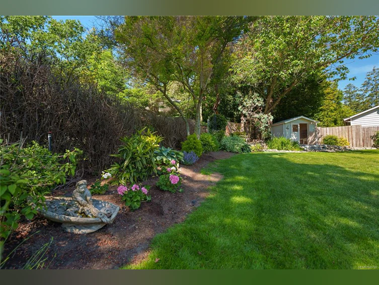 2780 Arbutus Road, Saanich, BC, V8N 5X4 - 56