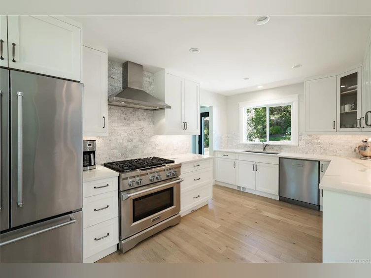 2780 Arbutus Road, Saanich, BC, V8N 5X4 - 12