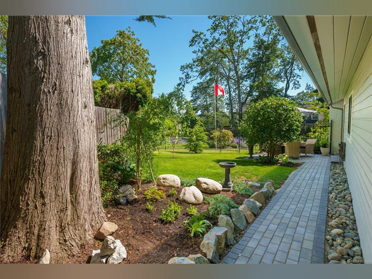 2780 Arbutus Road, Saanich, BC, V8N 5X4 - 63