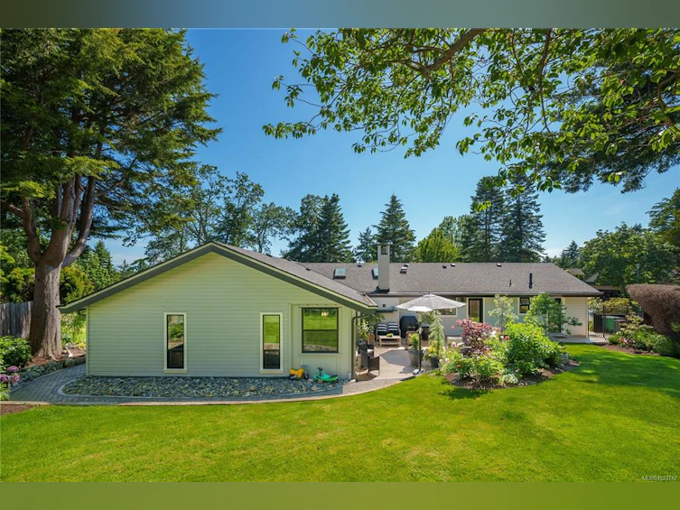 2780 Arbutus Road, Saanich, BC, V8N 5X4 - 67