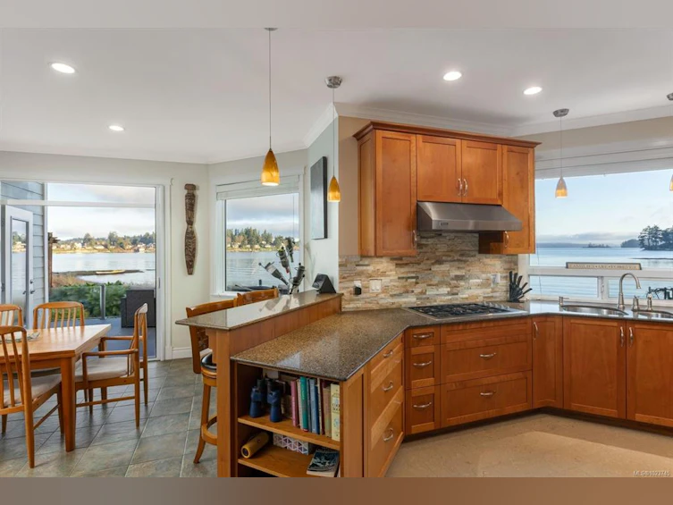 10239 Fifth Street, Sidney, BC, V8L 2Y4 - 7