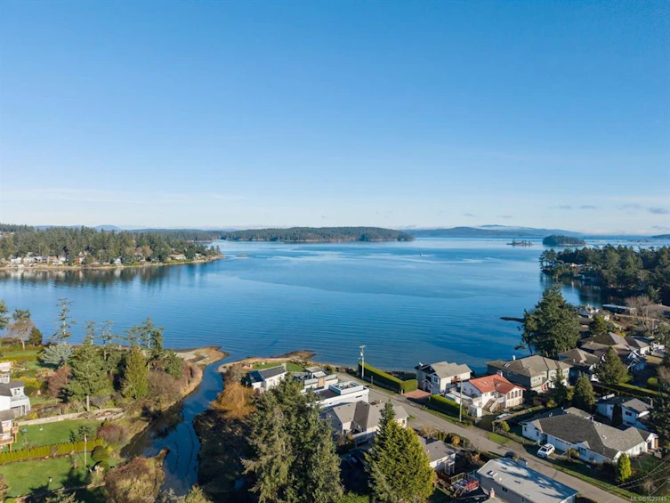 10239 Fifth Street, Sidney, BC, V8L 2Y4 - 31
