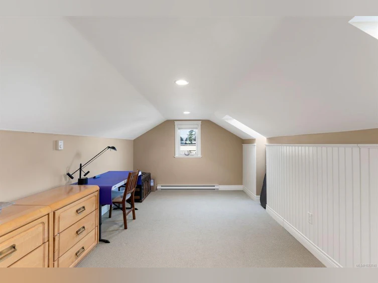 10239 Fifth Street, Sidney, BC, V8L 2Y4 - 28