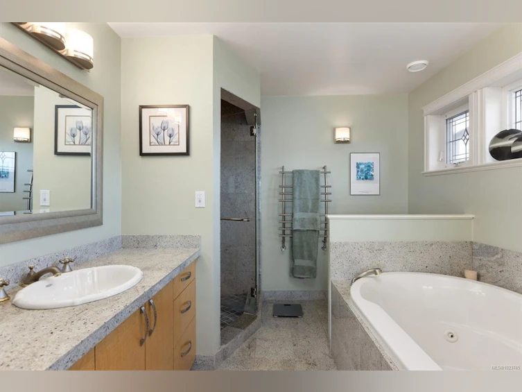 10239 Fifth Street, Sidney, BC, V8L 2Y4 - 21