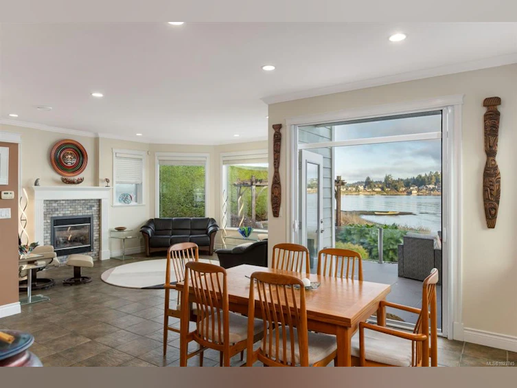 10239 Fifth Street, Sidney, BC, V8L 2Y4 - 6