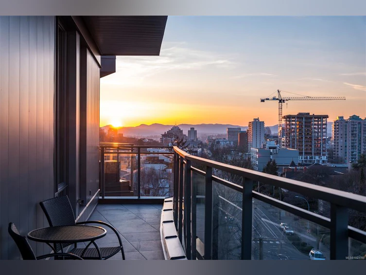 601-1201 Fort Street, Victoria, BC, V8V 0G1 - 2