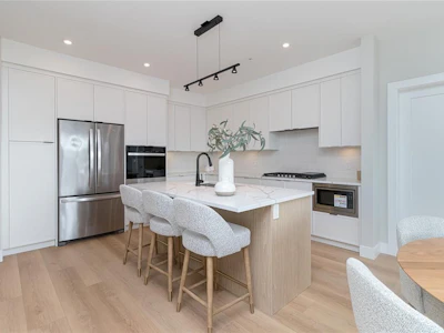 101-1810 Selenite Place - 2