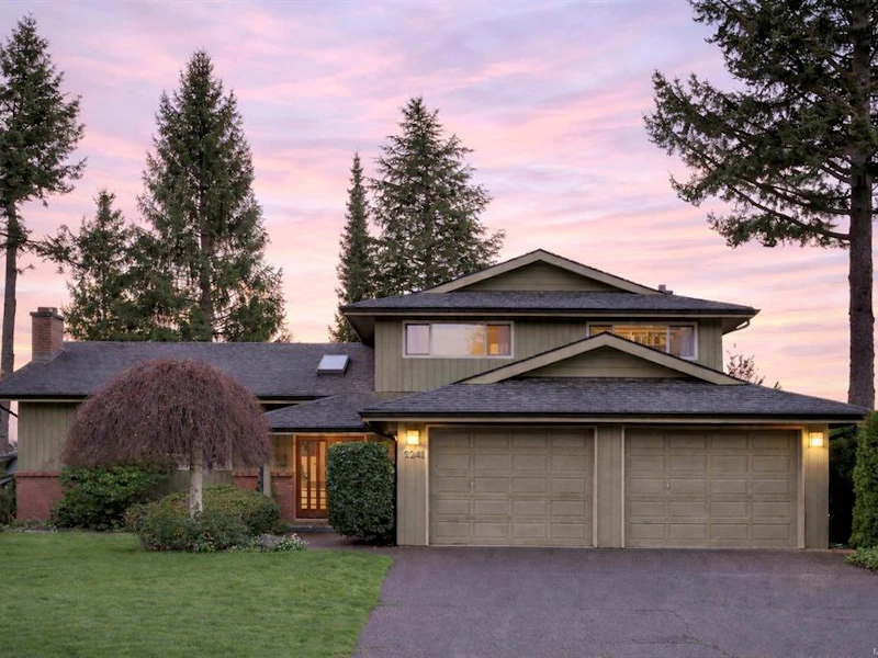 2241 Lifton Place, Saanich BC V8N 6B2