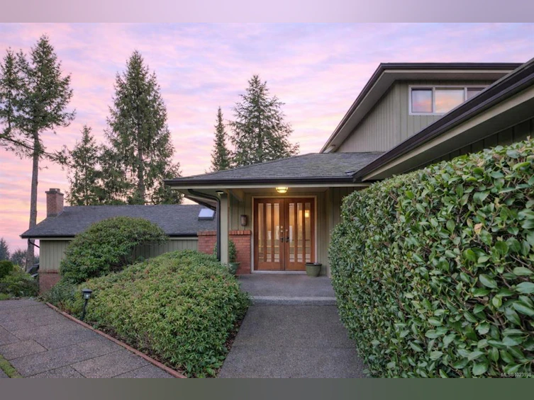 2241 Lifton Place, Saanich, BC, V8N 6B2 - 8