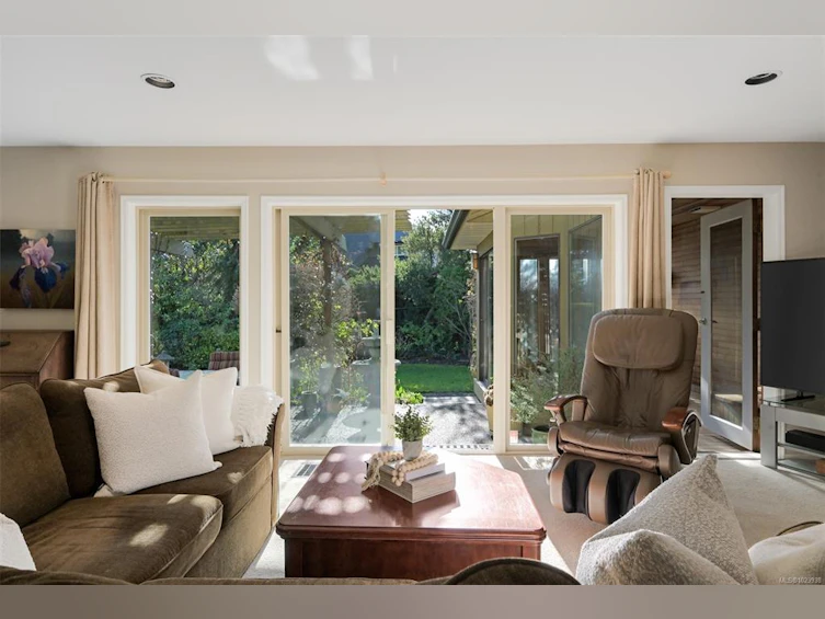2241 Lifton Place, Saanich, BC, V8N 6B2 - 25