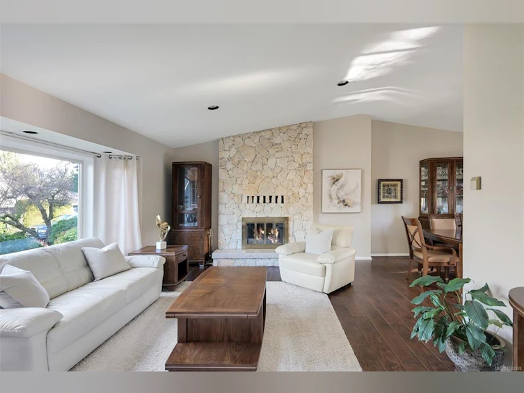 2241 Lifton Place, Saanich, BC, V8N 6B2 - 11