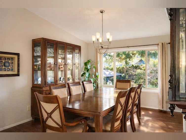 2241 Lifton Place, Saanich, BC, V8N 6B2 - 14
