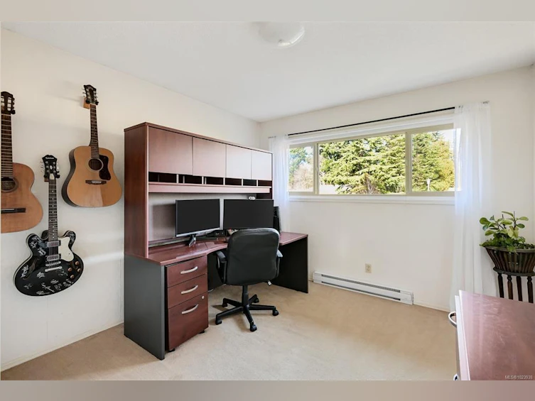 2241 Lifton Place, Saanich, BC, V8N 6B2 - 36