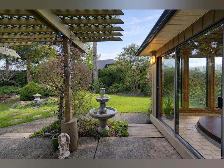2241 Lifton Place, Saanich, BC, V8N 6B2 - 50