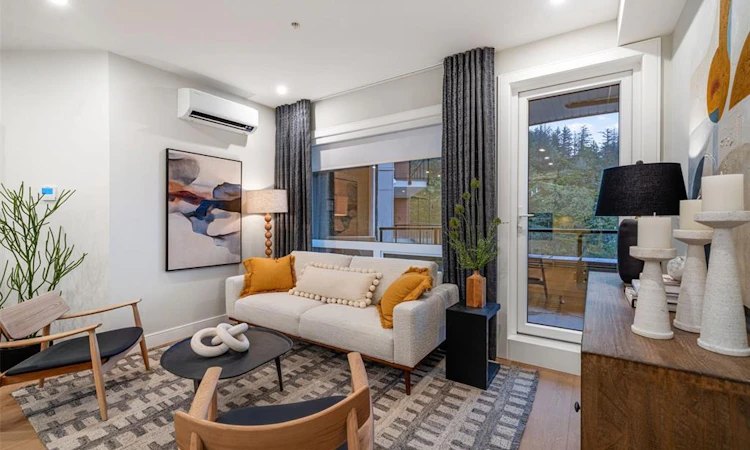 205-1810 Selenite Place