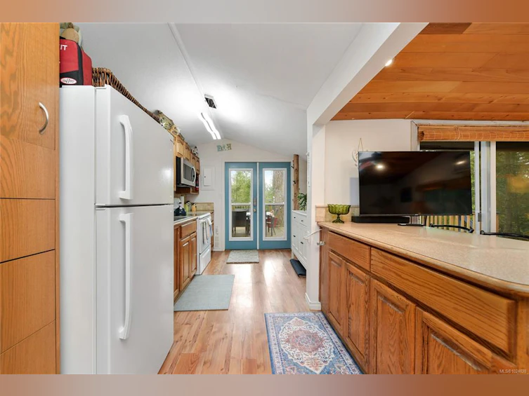 493 Abbott Road, Mayne Island, BC, V0N 2J1 - 23
