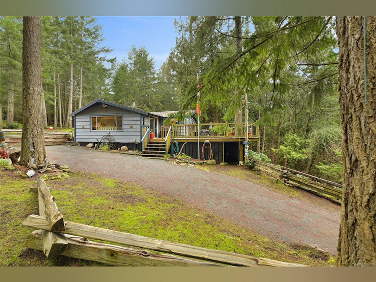 493 Abbott Road, Mayne Island, BC, V0N 2J1 - 2