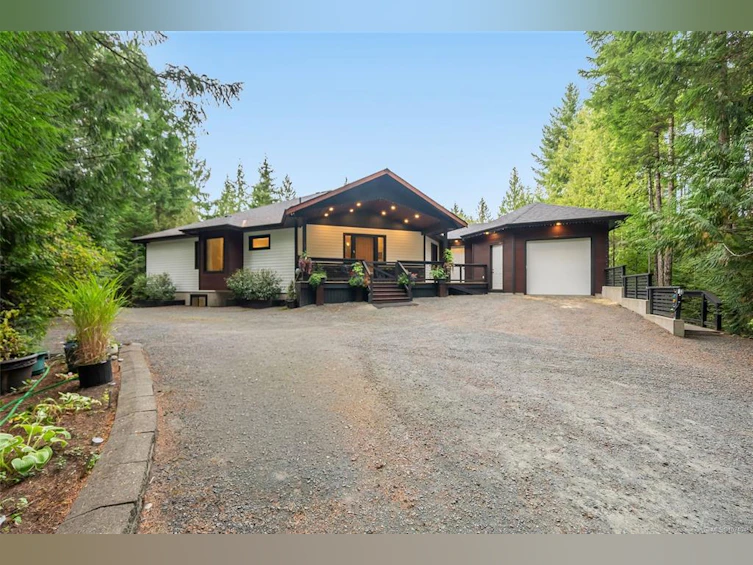 1875 Ashling Road, Qualicum Beach, BC, V9K 2V1 - 2