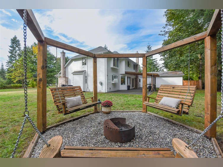 8868 Erickson Place, Black Creek, BC, V9J 1H9 - 8