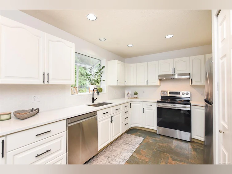 8868 Erickson Place, Black Creek, BC, V9J 1H9 - 5