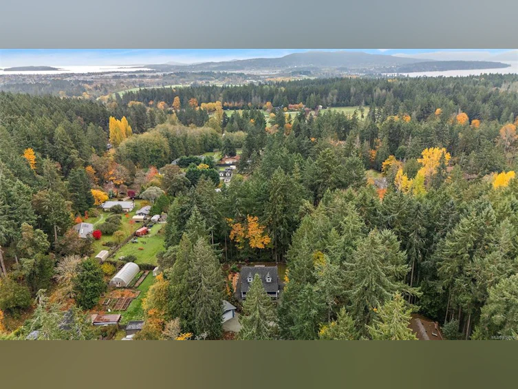 1409 Hillgrove Road, North Saanich, BC, V8L 5K6 - 43