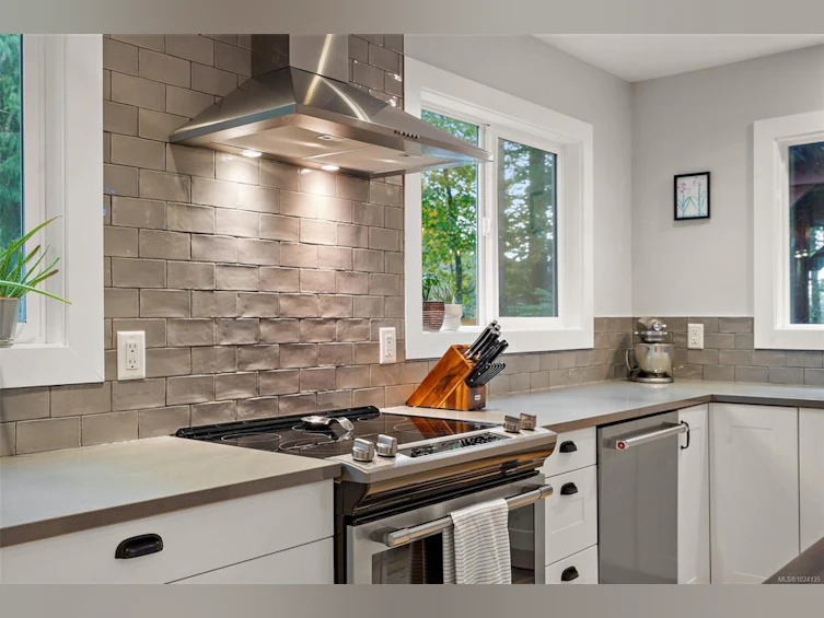 1409 Hillgrove Road, North Saanich, BC, V8L 5K6 - 13