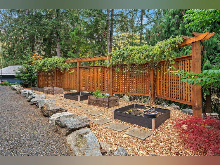 1409 Hillgrove Road, North Saanich, BC, V8L 5K6 - 40