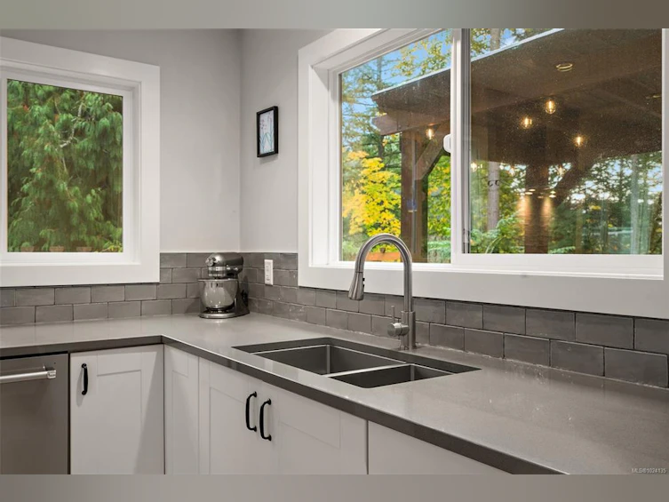 1409 Hillgrove Road, North Saanich, BC, V8L 5K6 - 12