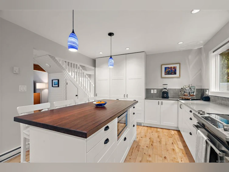 1409 Hillgrove Road, North Saanich, BC, V8L 5K6 - 11